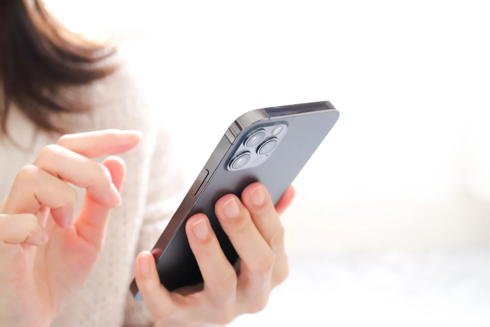 スマートフォンから気軽に相談するイメージ