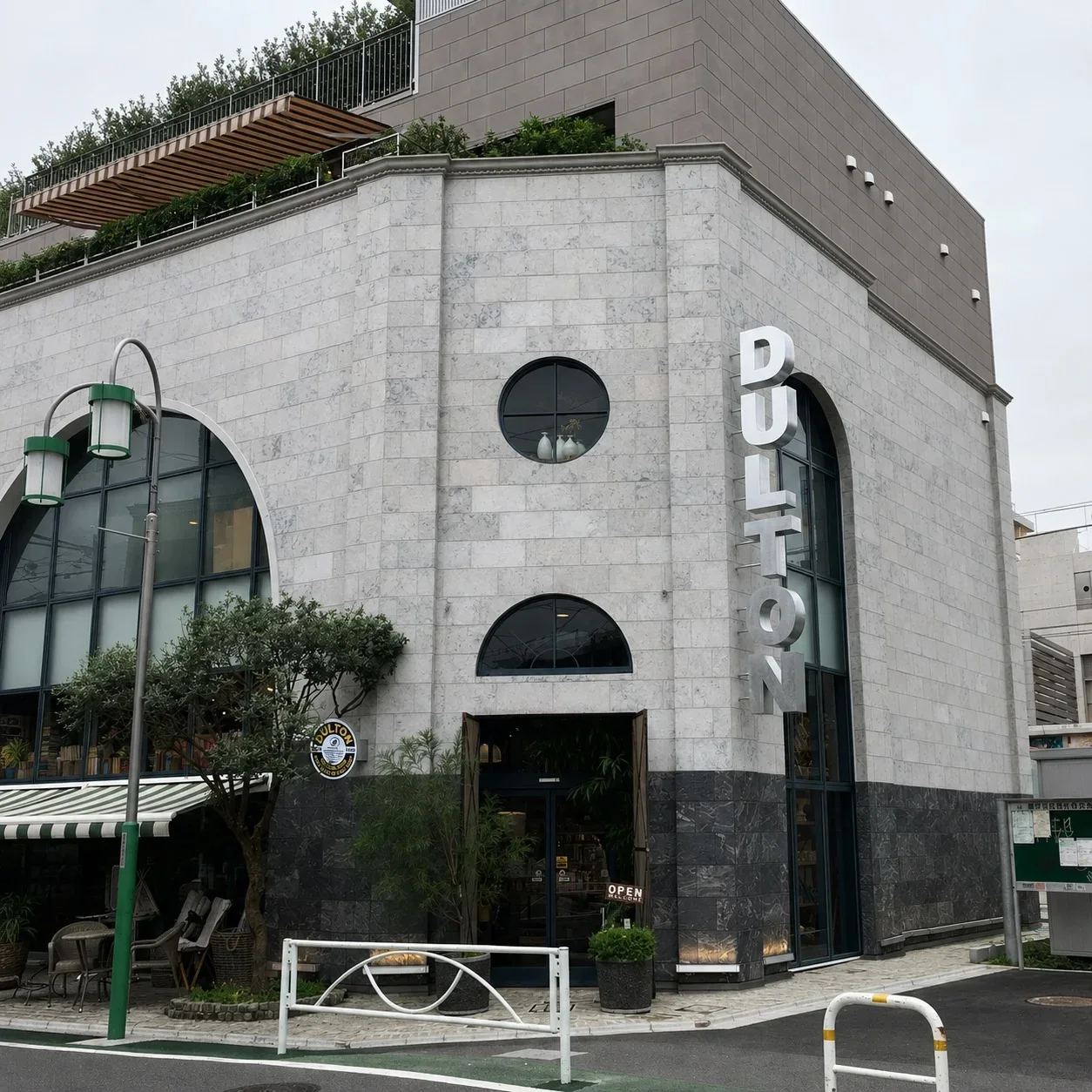DULTONの店舗サインの施工写真 1