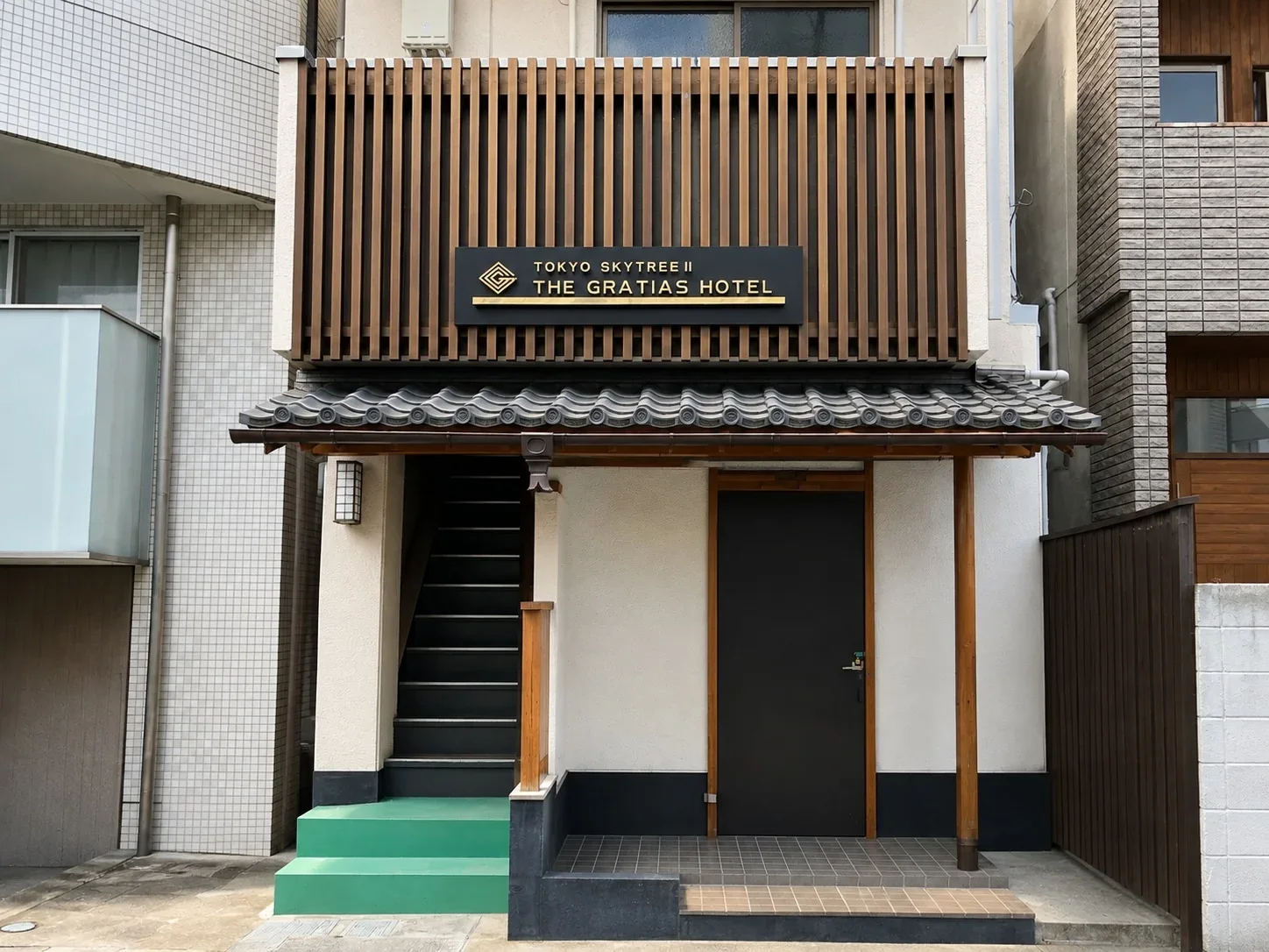 ザ・グラティアスホテルの看板・サインの施工写真 3